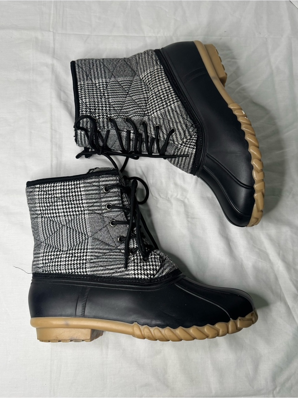 Olivia Miller Black Plaid Lace-Up Duck Boots Size 10